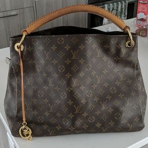 Louis Vuitton Artsy Monogram in Brown